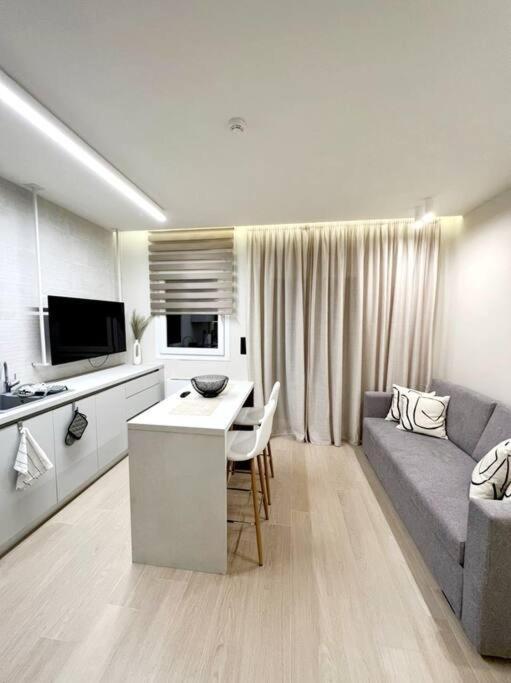 8 Blocks Apartments 1B Alexandroupolis Buitenkant foto